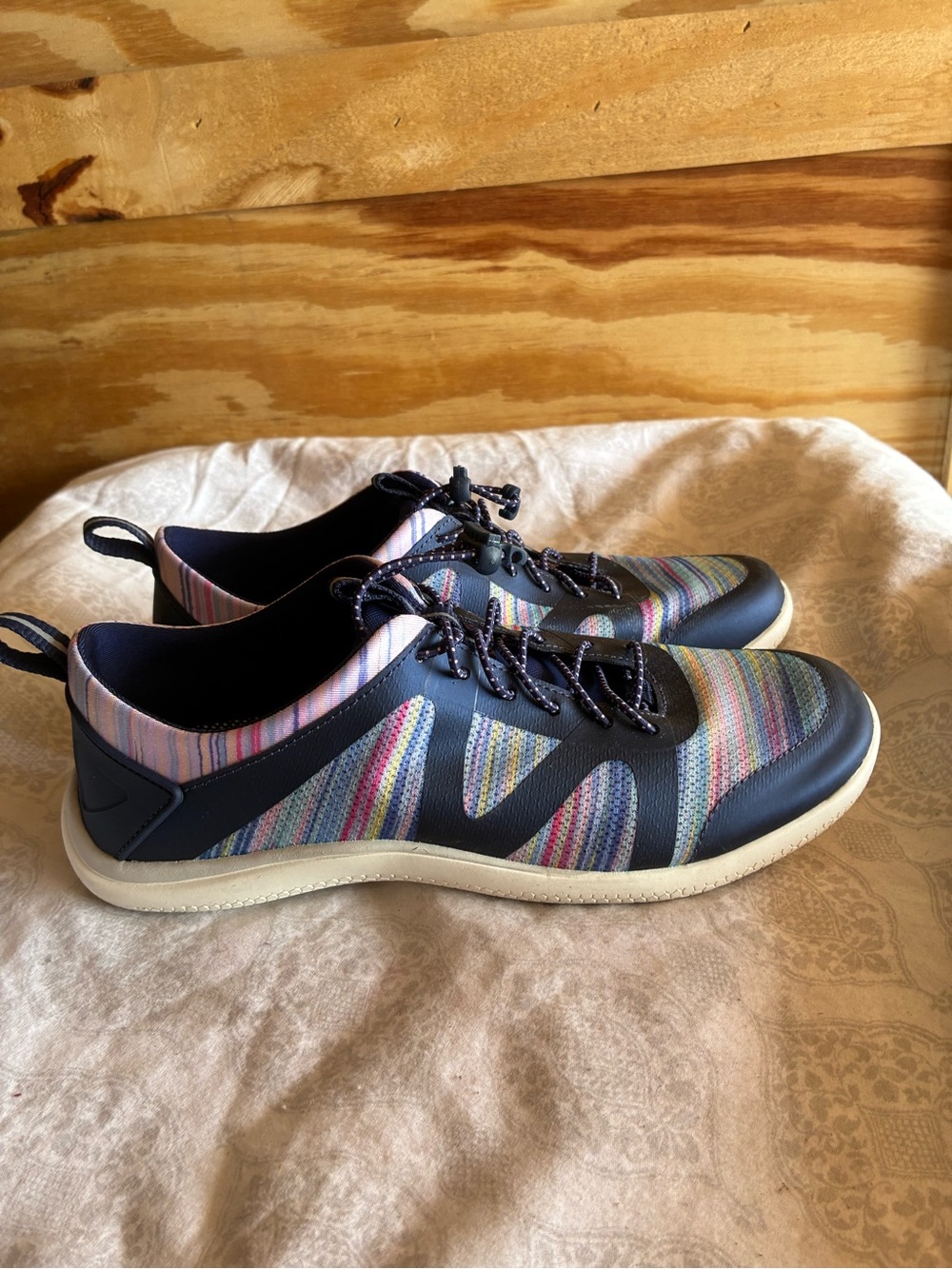 LANDS’ END Beach Sneakers Size 9